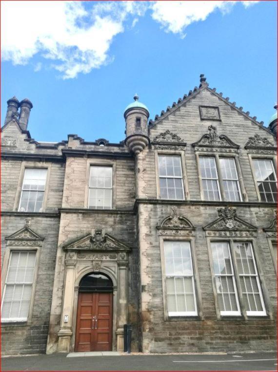 Central Mezzanine Apartment In Historic School Edinburgh Ngoại thất bức ảnh